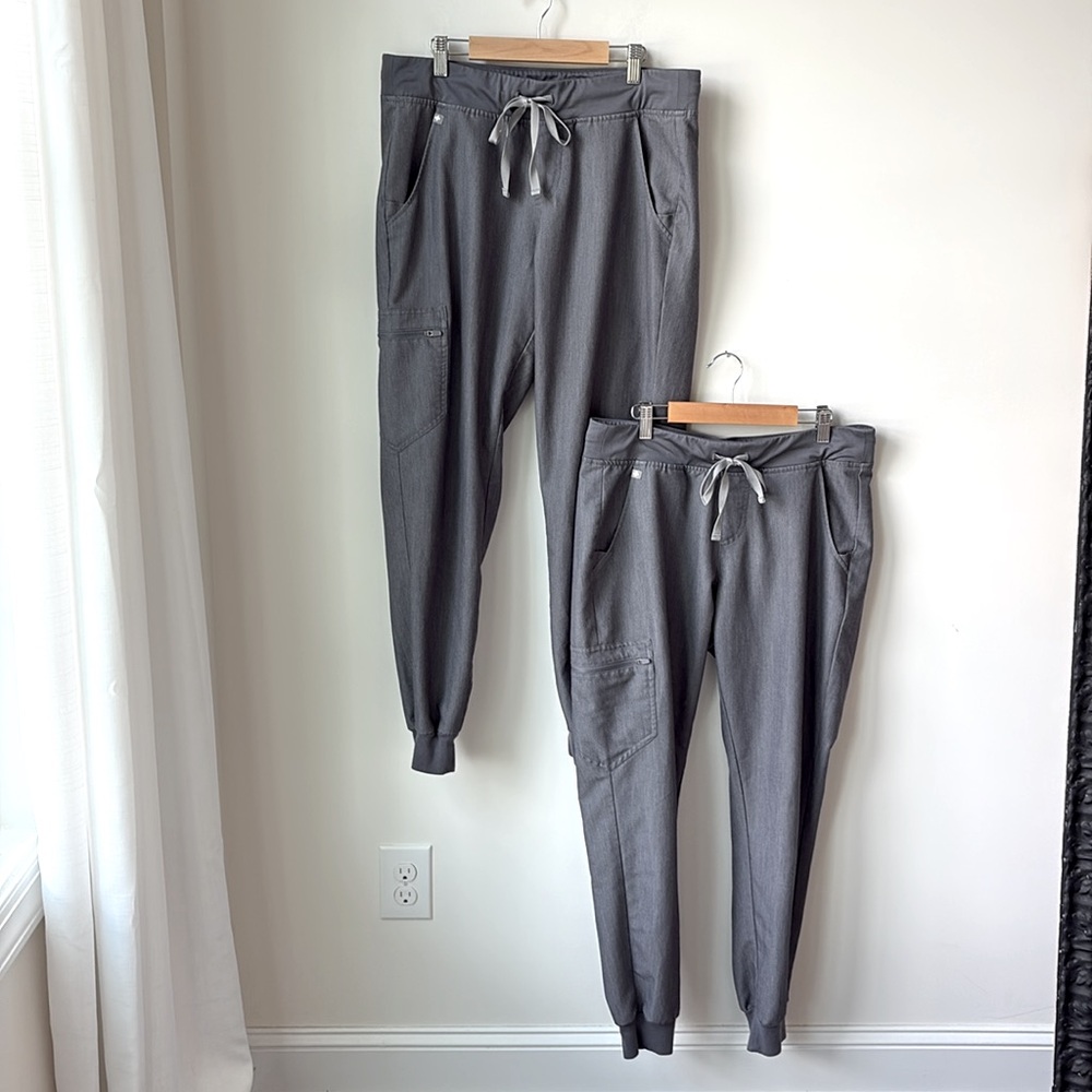 Figs Set of 2 Zamora Jogger Scrub Pants Grey #1670 6 Pockets Yoga Waist Size M - Picture 2 of 12